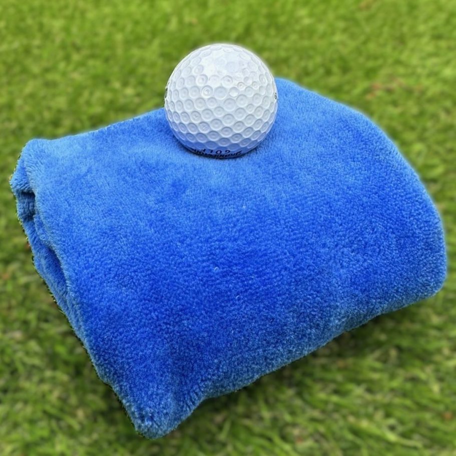 Golf-Schlägertuch mit Golfball