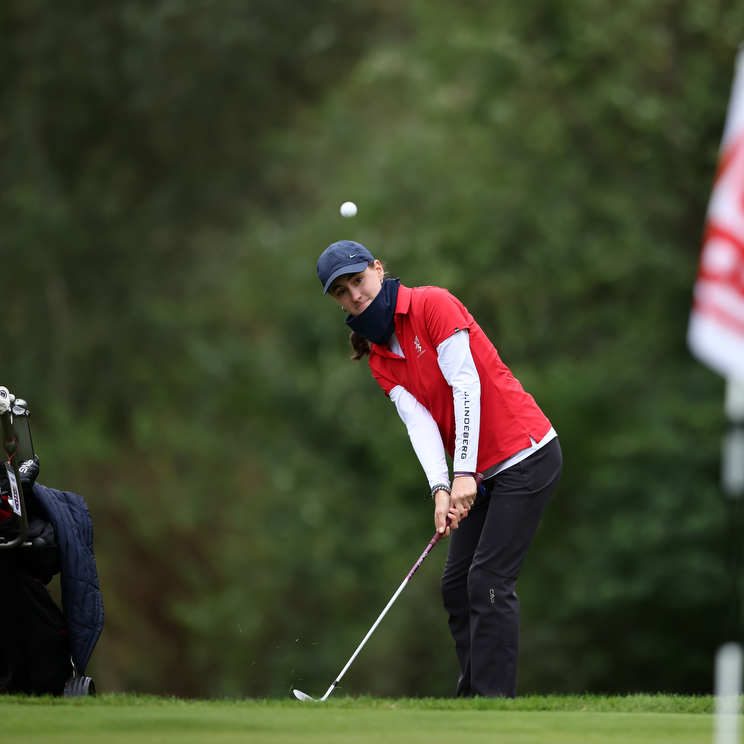 Ebenfalls Schulgolf: Chip auf das Grün beim Jugend trainiert Herbstfinale 2024 | Bild: DSSS / sampics